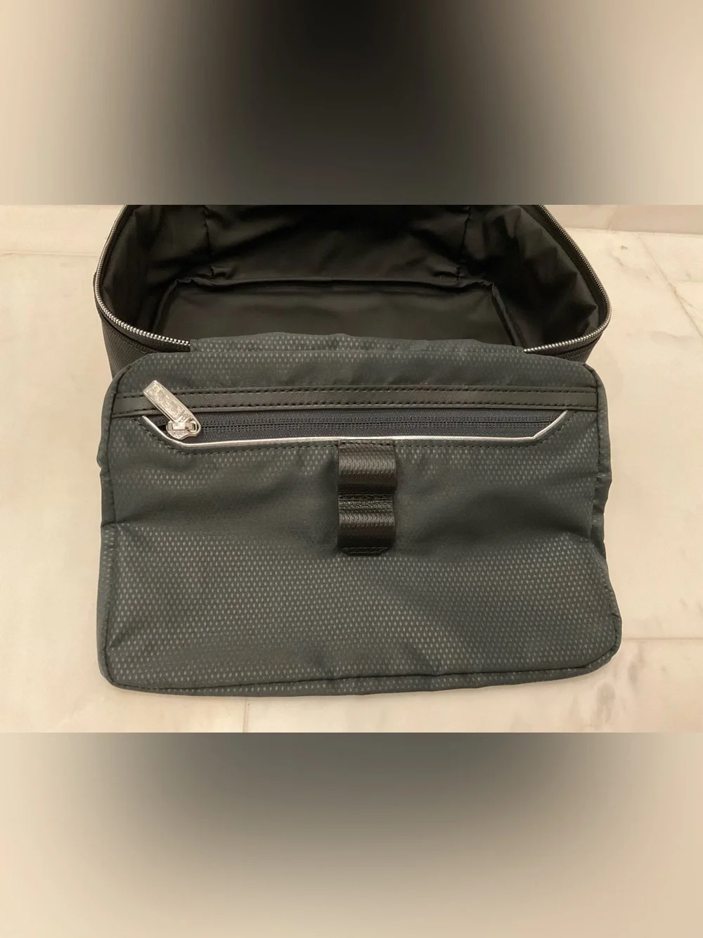 NEW Tumi ARRIVE RICHARDS 9.75” Travel Kit Toiletry Bag - BLACK & CARBON FIBER